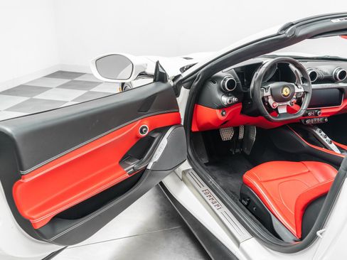 Used 2019 Ferrari Portofino RWD image 23