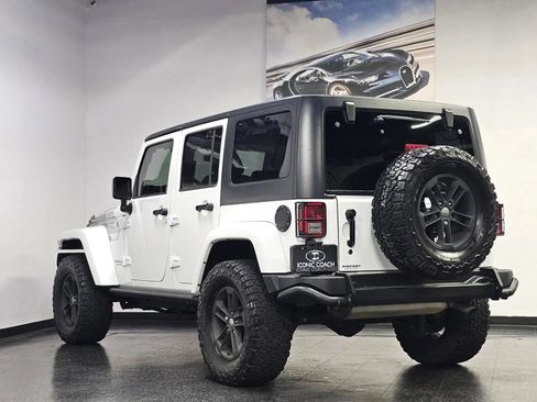 Used 2017 Jeep Wrangler Unlimited Sahara AWD/4WD image 27