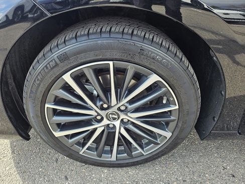 Used 2025 Lexus ES 350 w/ Premium Package image 17