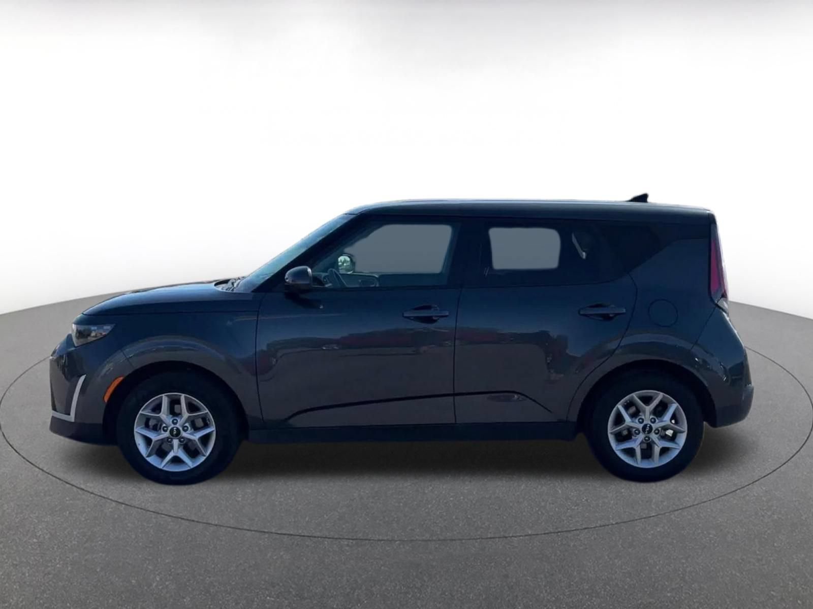 Used 2025 Kia Soul LX w/ LX Technology Package FWD image 8