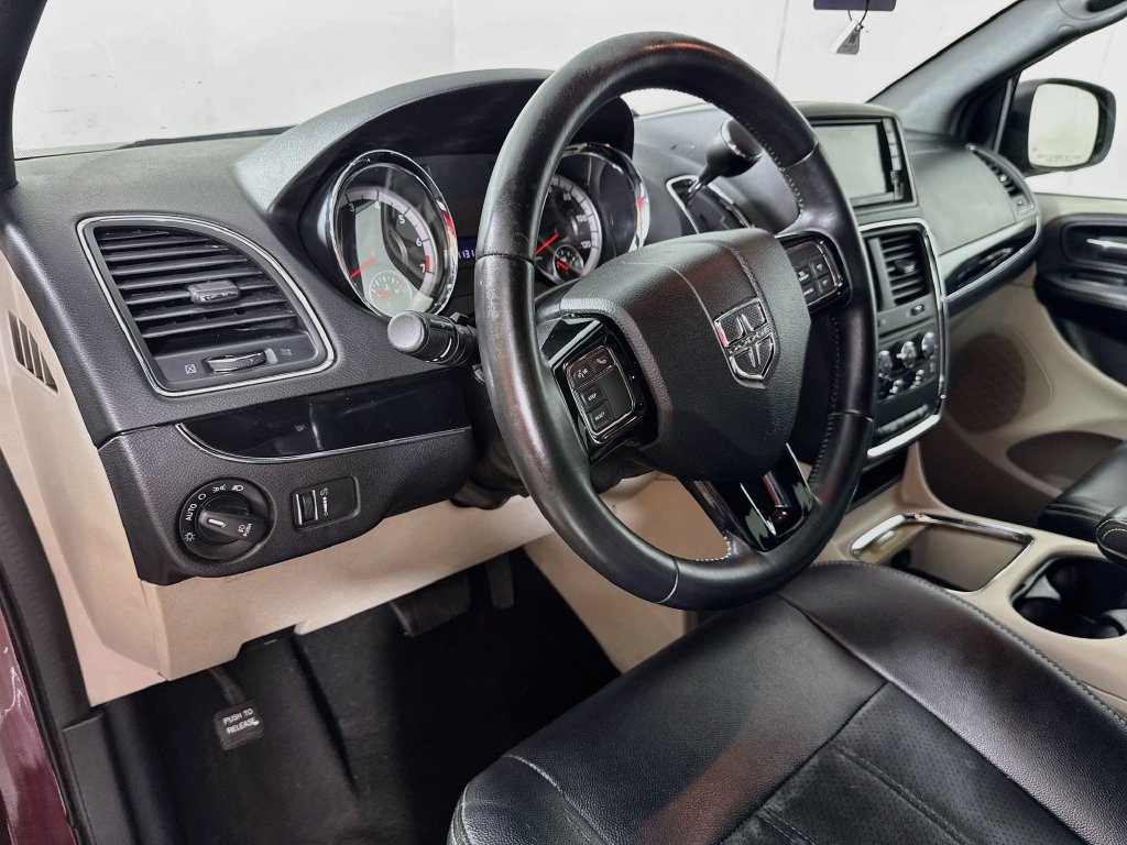Used 2017 Dodge Grand Caravan SXT FWD image 9