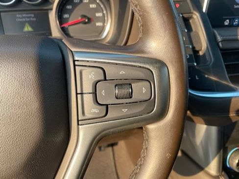 Used 2021 Chevrolet Suburban LT RWD image 16