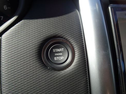 New 2025 Land Rover Discovery Dynamic SE image 27