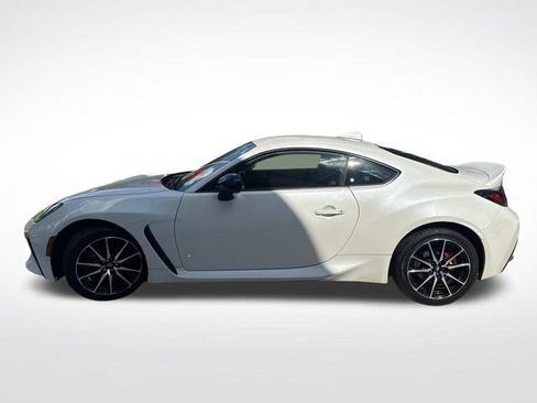 Used 2023 Toyota GR86 RWD image 6