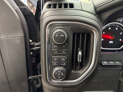 Used 2020 Chevrolet Silverado 2500 LTZ w/ LTZ Plus Package image 39