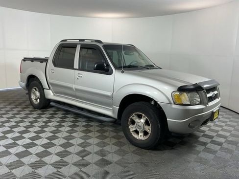 Used 2004 Ford Explorer Sport Trac XLT AWD/4WD image 3