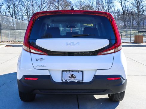 Used 2022 Kia Soul LX image 15
