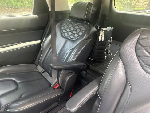 Used 2022 Hyundai Palisade Limited FWD image 13