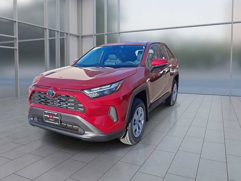 New 2025 Toyota RAV4 LE image 4