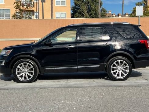 Used 2017 Ford Explorer Limited w/ Equipment Group 301A image 7