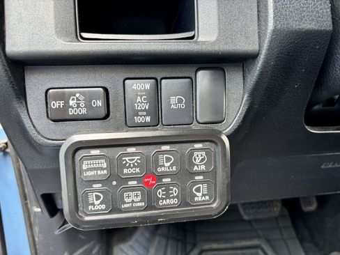 Used 2019 Toyota Tacoma TRD Off-Road AWD/4WD image 29