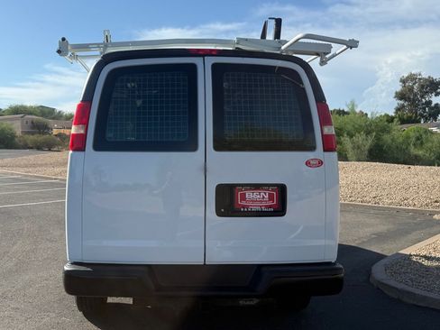 Used 2018 Chevrolet Express 2500 RWD image 4