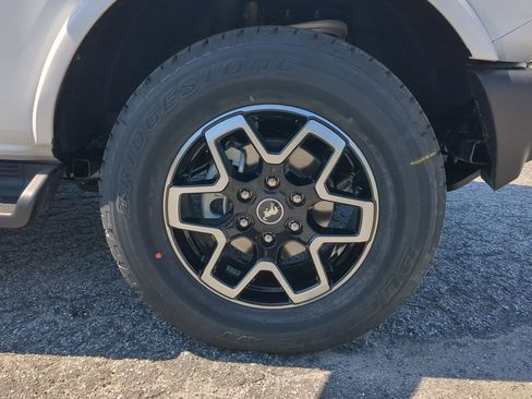 New 2026 Ford Bronco Outer Banks image 9