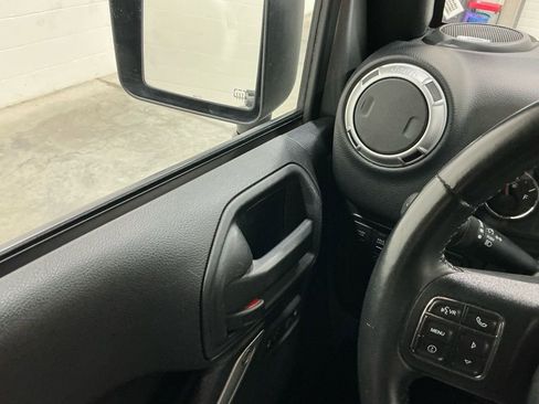 Used 2016 Jeep Wrangler Unlimited Rubicon w/ Connectivity Group image 14