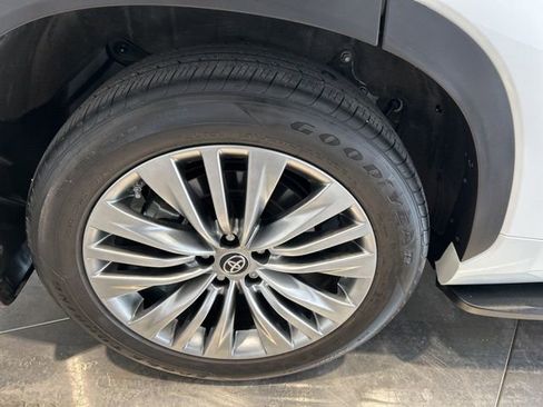 Used 2023 Toyota Highlander Platinum image 22