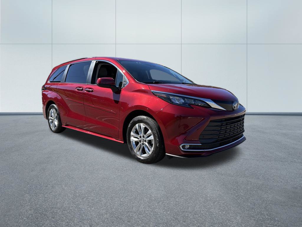 Used 2024 Toyota Sienna XLE w/ XLE Plus Package AWD/4WD image 4