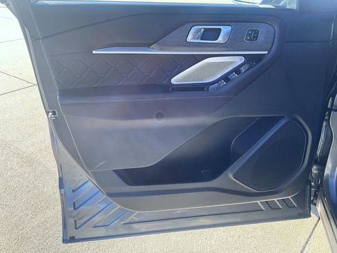 Used 2025 Ford Explorer Platinum w/ LUX Leather Package image 9