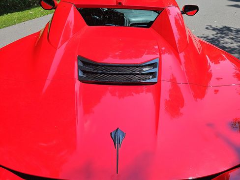Used 2021 Chevrolet Corvette Stingray Convertible w/ Z51 Performance Package RWD image 9