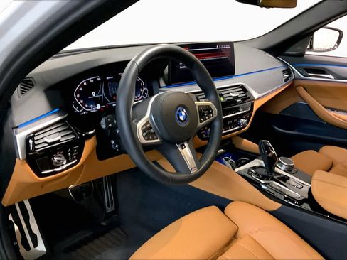 Certified 2023 BMW 530e xDrive w/ Premium Package AWD/4WD image 17