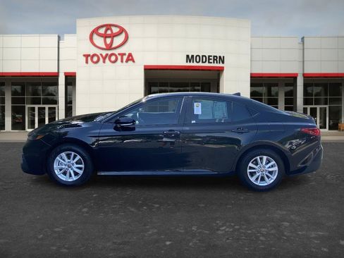 Used 2025 Toyota Camry LE w/ Convenience Package FWD image 8