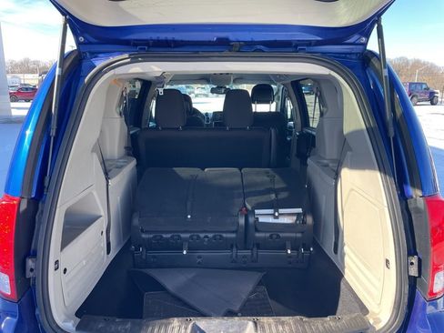 Used 2018 Dodge Grand Caravan SE w/ UConnect Hands-Free Group image 10
