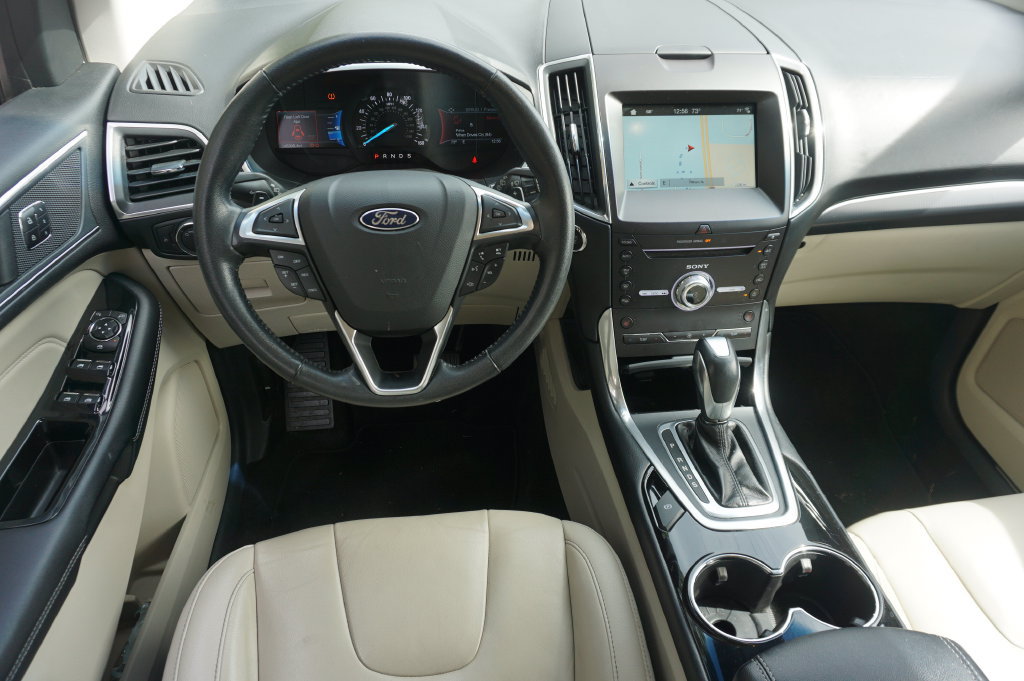 Used 2017 Ford Edge Titanium w/ Technology Package FWD image 5
