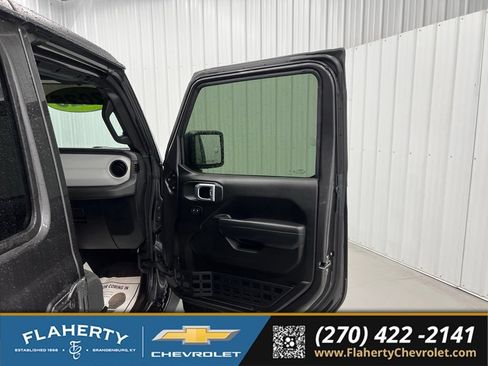Used 2025 Jeep Wrangler Unlimited Sport AWD/4WD image 14