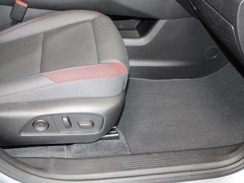 Used 2025 Chevrolet Equinox RS w/ Safety and Technology Package FWD image 19