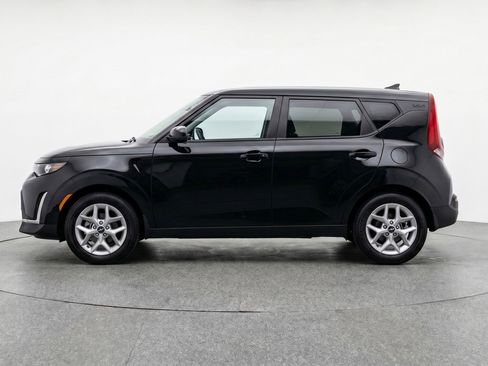 Used 2025 Kia Soul LX w/ LX Technology Package FWD image 5