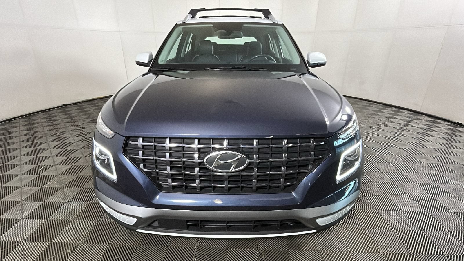 Used 2023 Hyundai Venue Limited FWD image 9