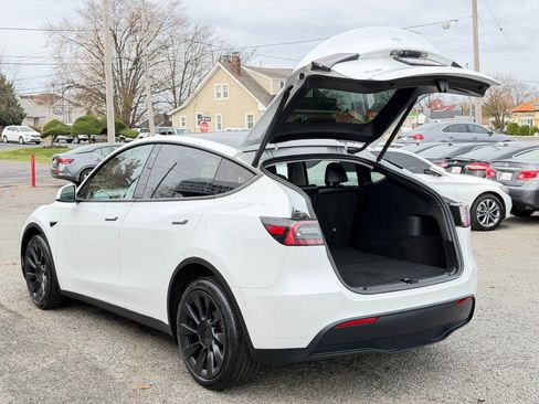 Used 2022 Tesla Model Y Long Range image 29