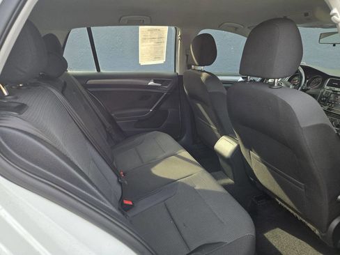 Used 2018 Volkswagen Golf S image 10