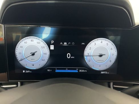 Used 2025 Hyundai Elantra Limited image 62