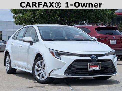 Used 2025 Toyota Corolla LE FWD image 2