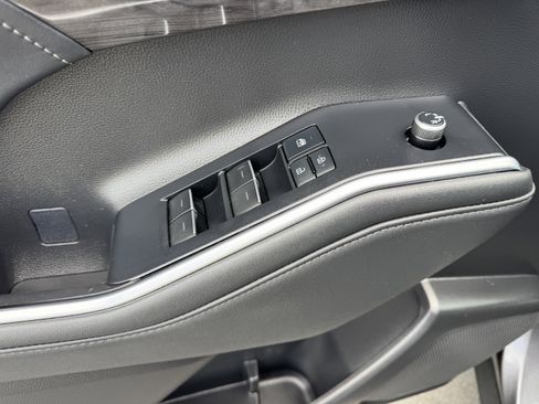 Used 2022 Toyota Highlander Platinum image 12