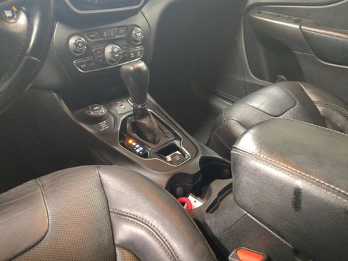 Used 2020 Jeep Cherokee Limited image 26