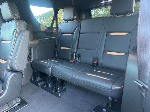 Used 2022 GMC Yukon XL AT4 image 25