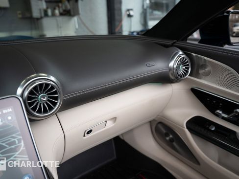 Used 2022 Mercedes-Benz SL 63 AMG 4MATIC w/ Driver Assistance Package image 27