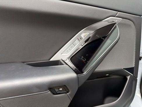 Used 2023 BMW 760i xDrive w/ Executive Package image 41