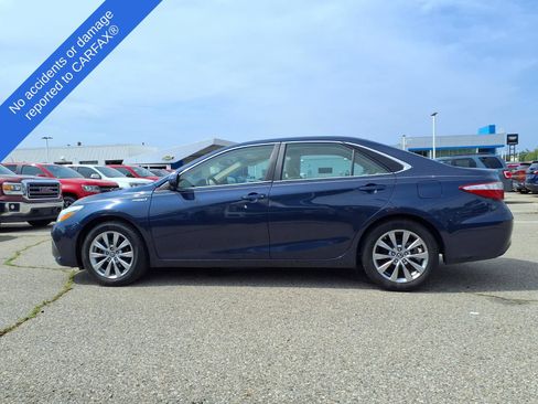 Used 2015 Toyota Camry XLE w/ Moonroof Package FWD image 9
