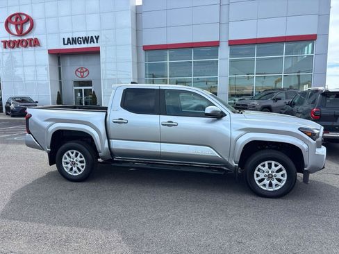 Certified 2025 Toyota Tacoma SR5 image 2