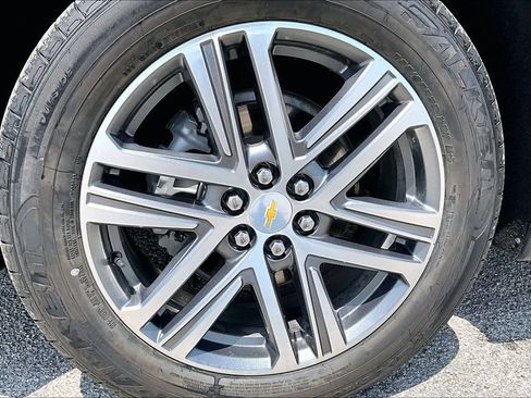 Used 2023 Chevrolet Traverse High Country FWD image 9