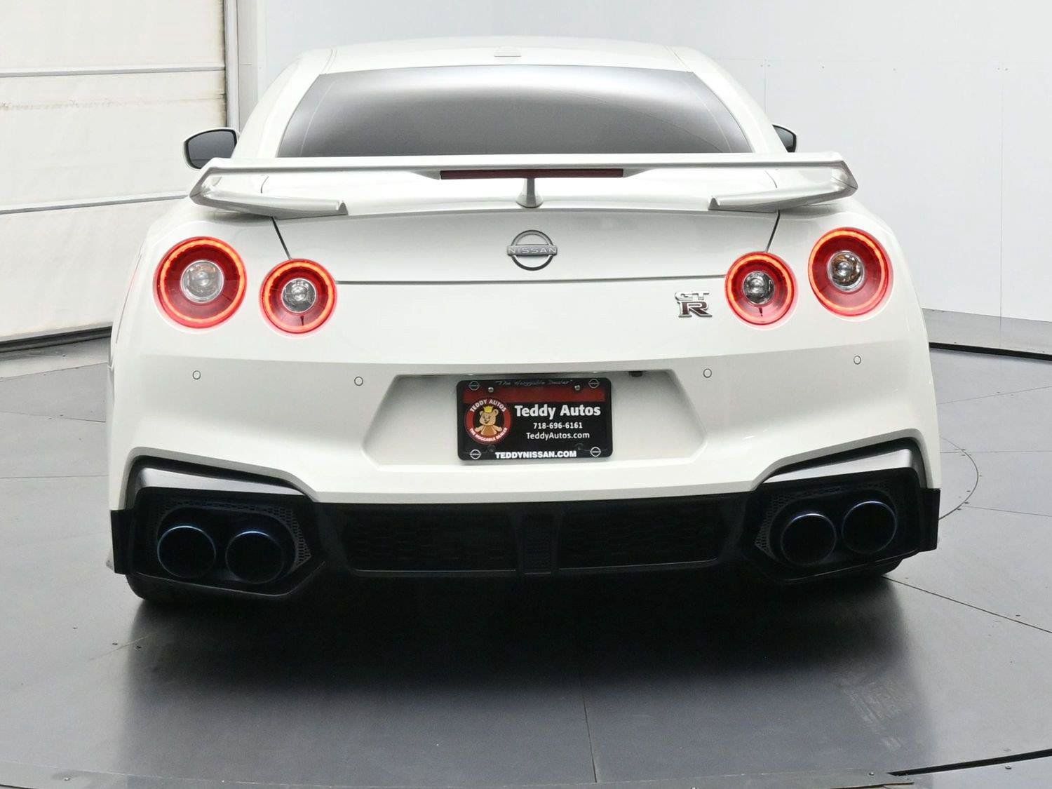 Certified 2024 Nissan GT-R Premium w/ Premium Interior Package AWD/4WD image 29