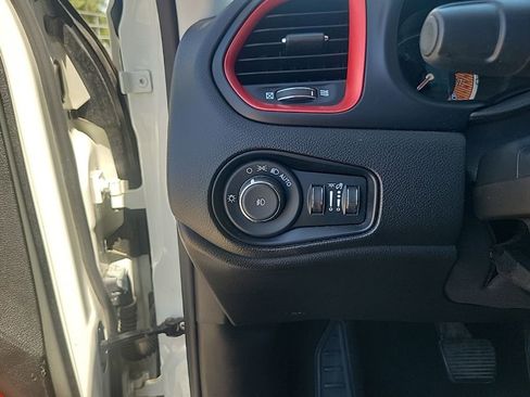 Used 2023 Jeep Renegade Trailhawk AWD/4WD image 21