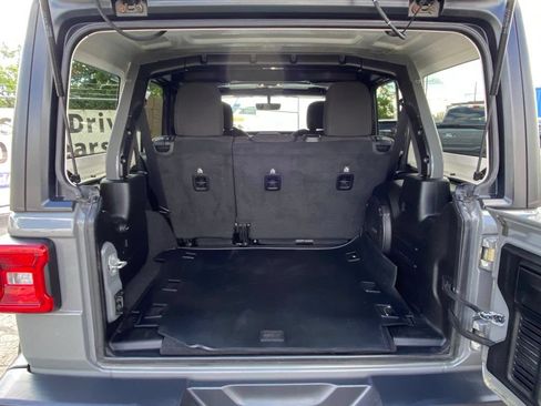 Used 2020 Jeep Wrangler Unlimited Sahara w/ Dual Top Group AWD/4WD image 6