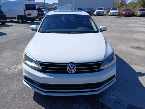 Used 2017 Volkswagen Jetta SE image 3