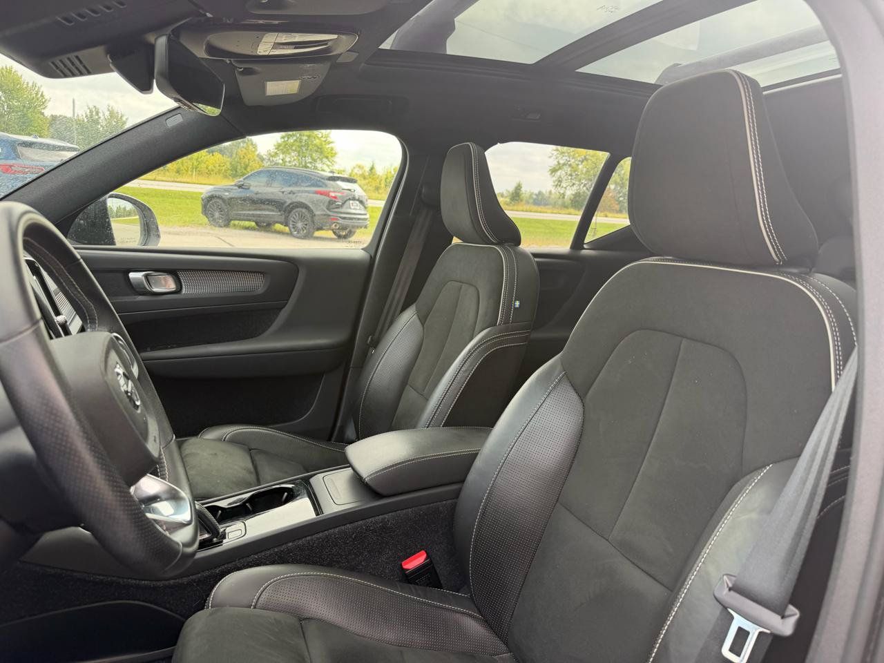 Used 2021 Volvo XC40 P8 Recharge AWD/4WD image 9