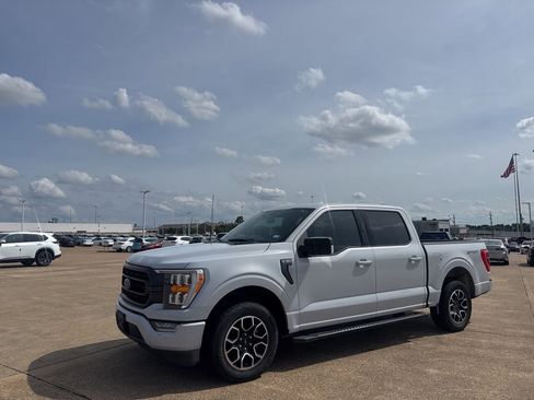 Used 2022 Ford F150 XLT w/ Equipment Group 302A High RWD image 10