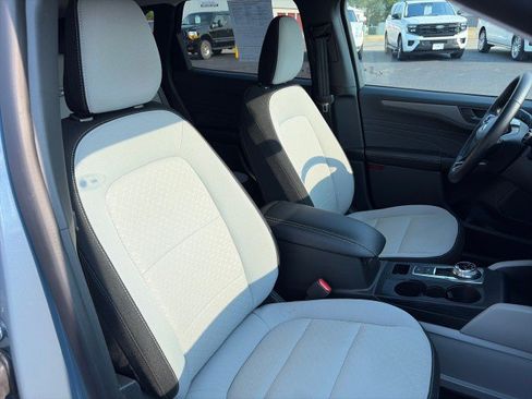 Used 2025 Ford Escape Active AWD/4WD image 19