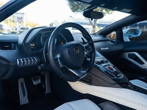 Used 2015 Lamborghini Aventador LP 700-4 image 22